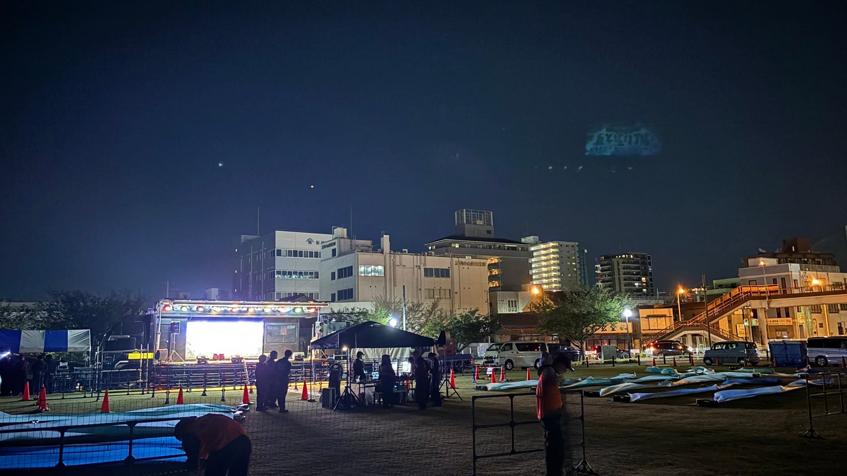 ぶいふぇす夜の会場風景